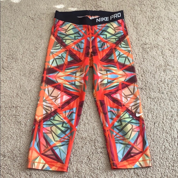Nike Pants - Nike Pro Geometric Capri Leggings ✨